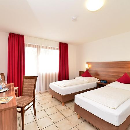 Hotel Am Buchwald Esslingen am Neckar Екстериор снимка