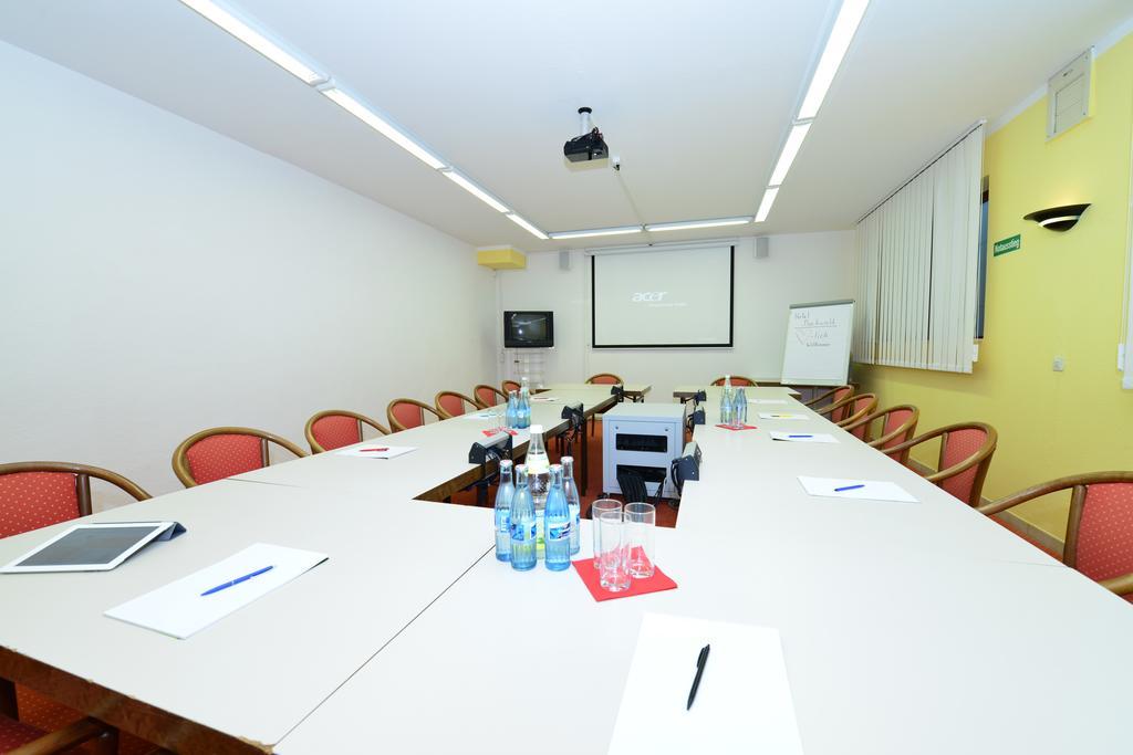 Hotel Am Buchwald Esslingen am Neckar Екстериор снимка