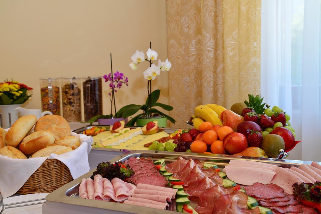 Hotel Am Buchwald Esslingen am Neckar Екстериор снимка
