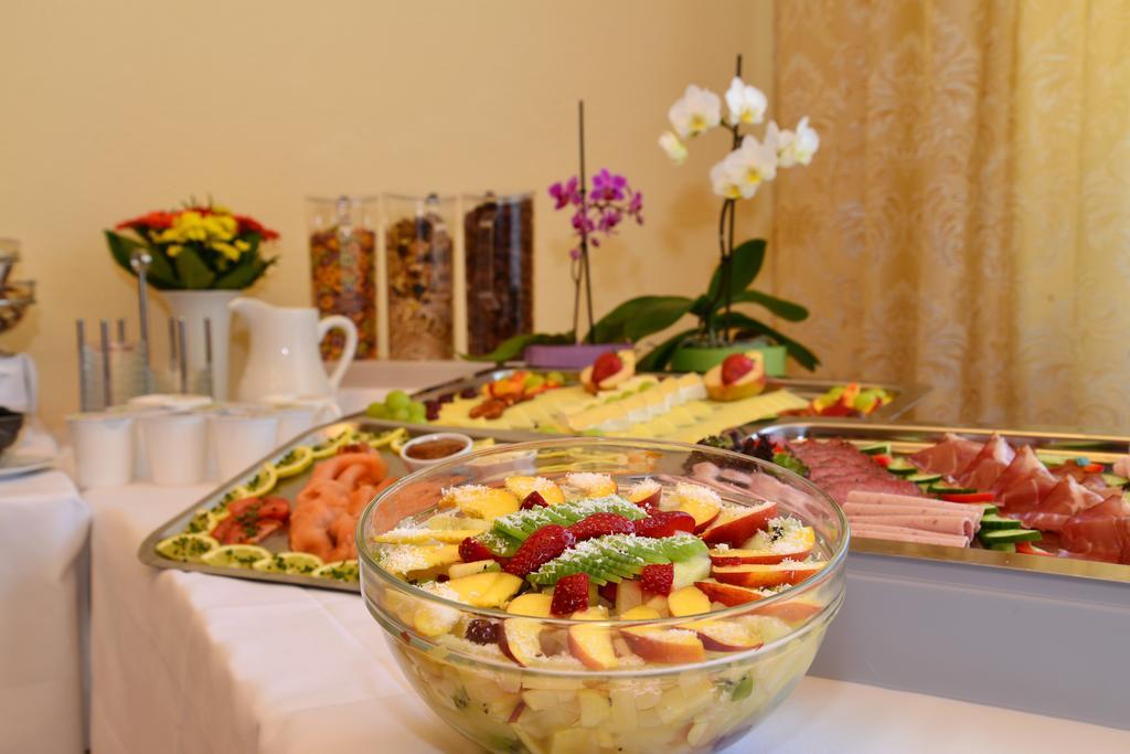 Hotel Am Buchwald Esslingen am Neckar Екстериор снимка