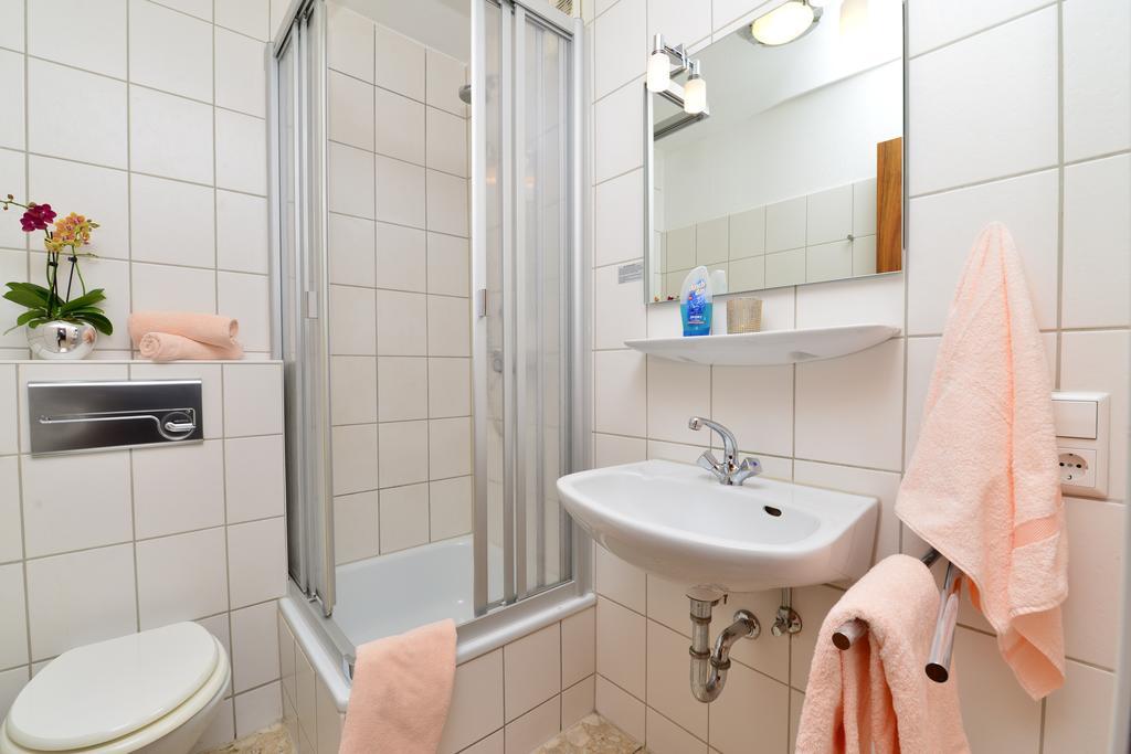 Hotel Am Buchwald Esslingen am Neckar Екстериор снимка