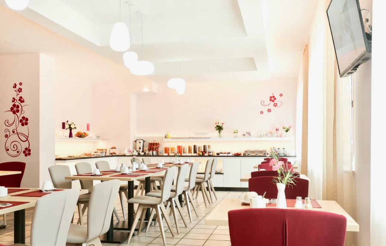 Hotel Am Buchwald Esslingen am Neckar Екстериор снимка