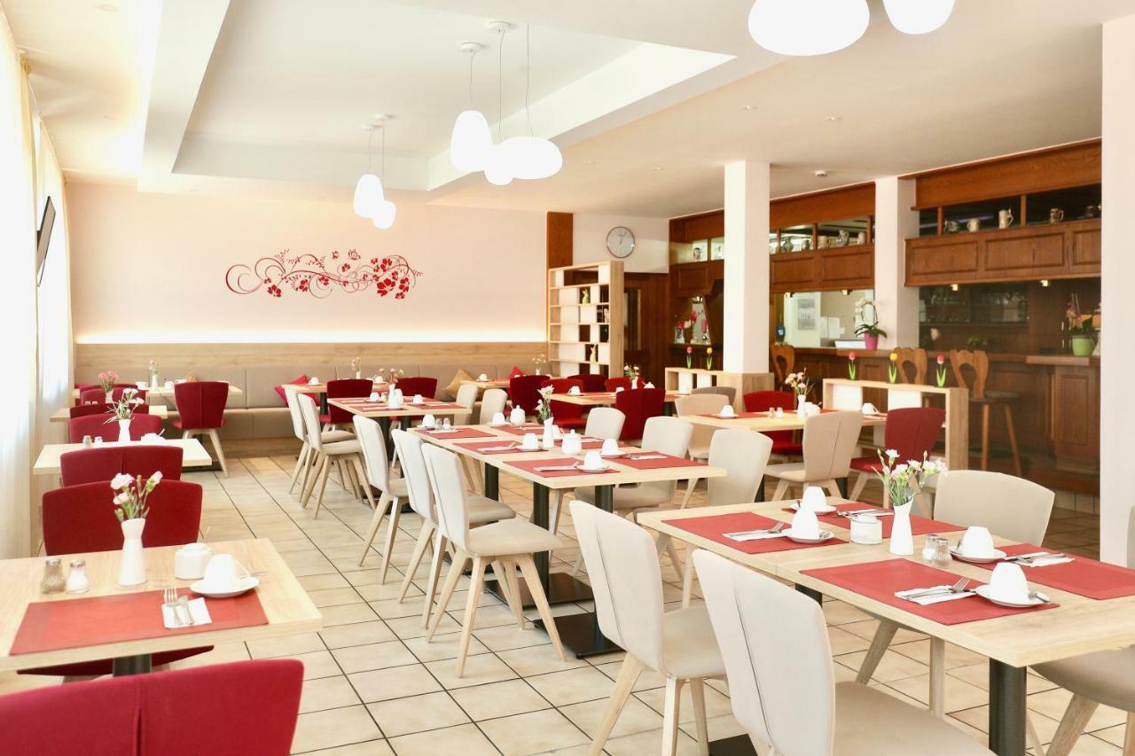 Hotel Am Buchwald Esslingen am Neckar Екстериор снимка