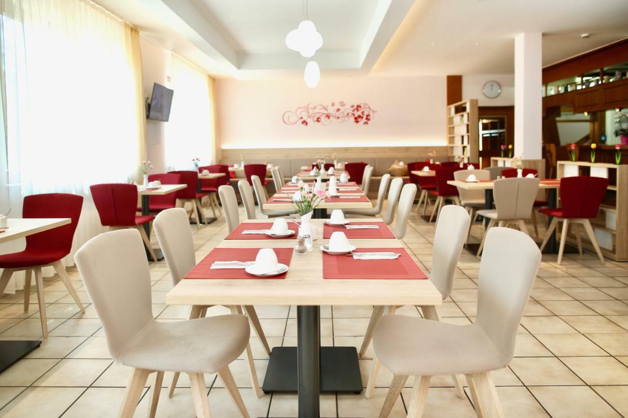 Hotel Am Buchwald Esslingen am Neckar Екстериор снимка
