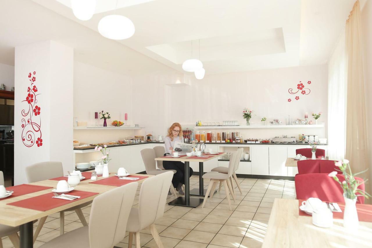 Hotel Am Buchwald Esslingen am Neckar Екстериор снимка